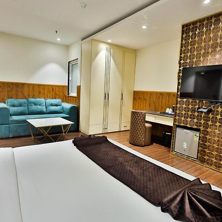Clay Inn Hotels, Paschim Vihar Delhi  Exterior photo