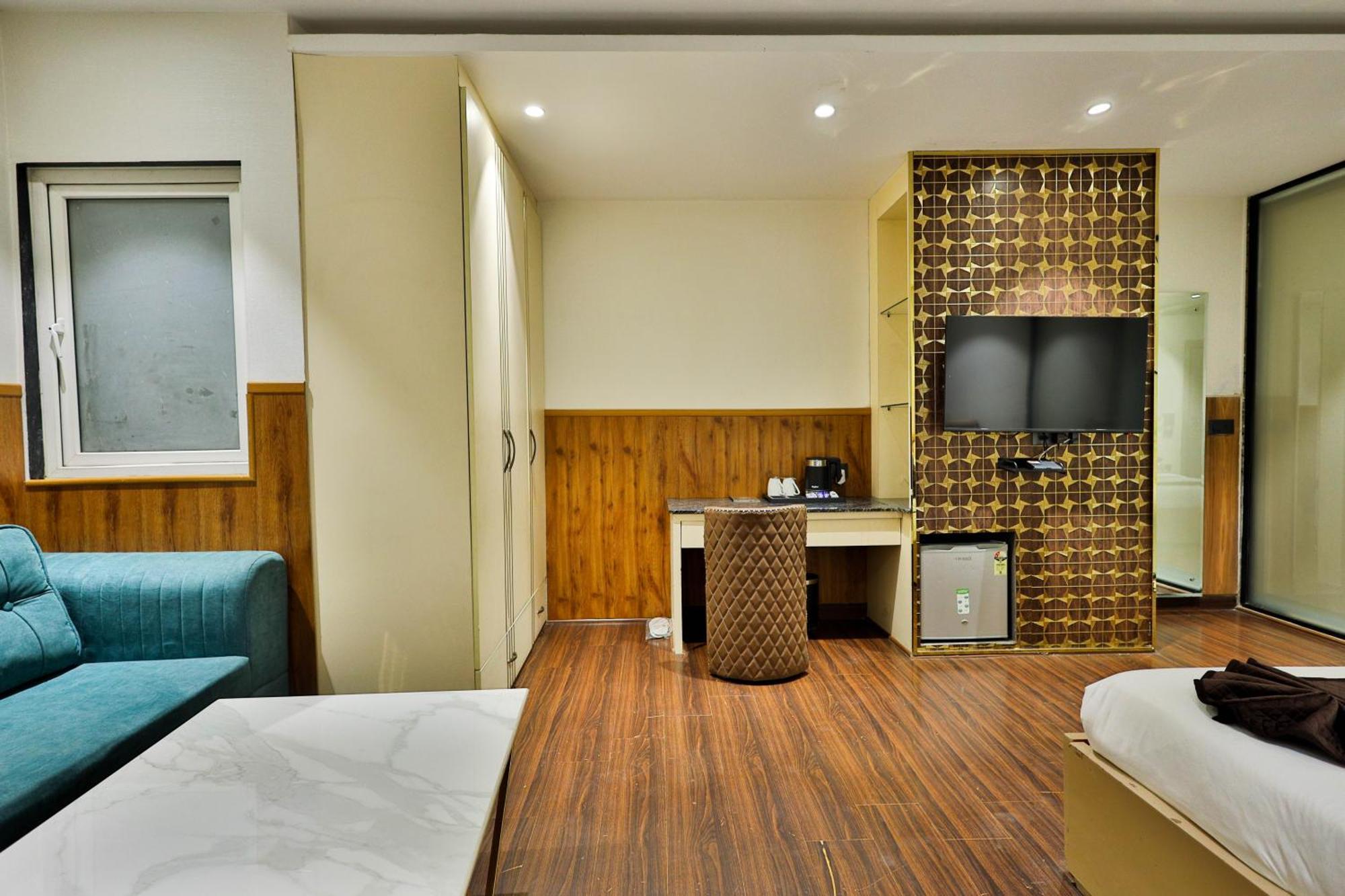 Clay Inn Hotels, Paschim Vihar Delhi  Exterior photo