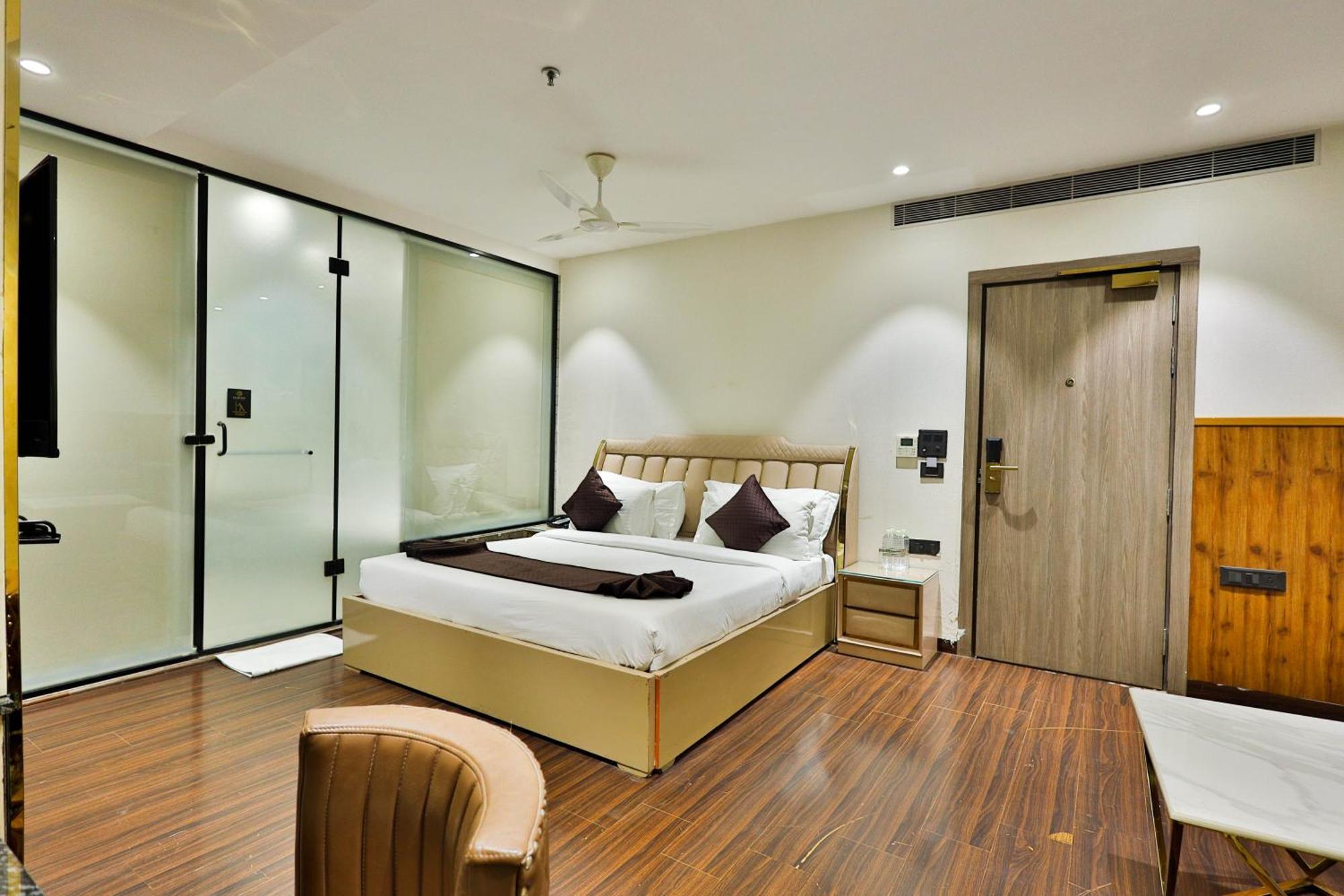 Clay Inn Hotels, Paschim Vihar Delhi  Exterior photo