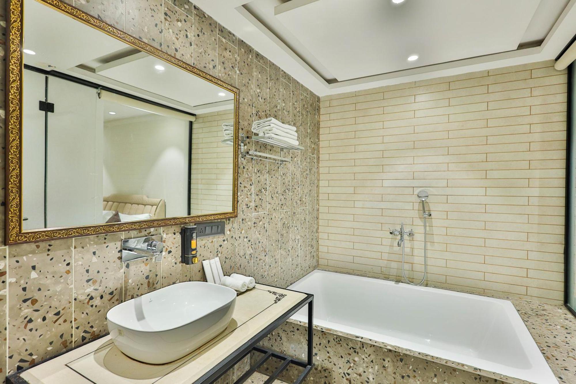 Clay Inn Hotels, Paschim Vihar Delhi  Exterior photo