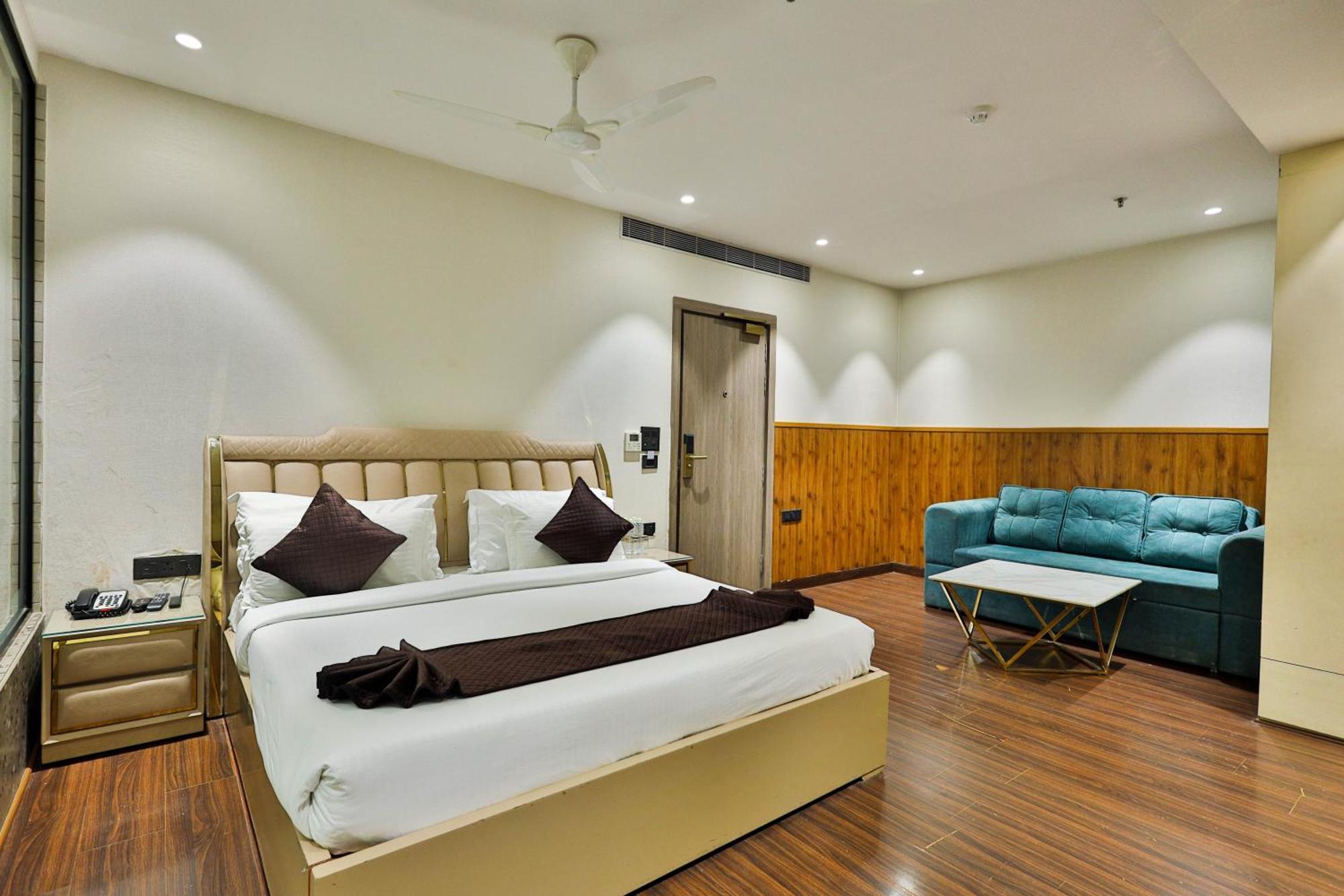 Clay Inn Hotels, Paschim Vihar Delhi  Exterior photo