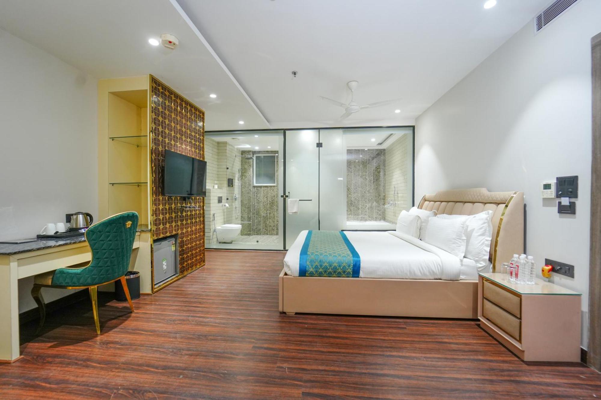 Clay Inn Hotels, Paschim Vihar Delhi  Exterior photo